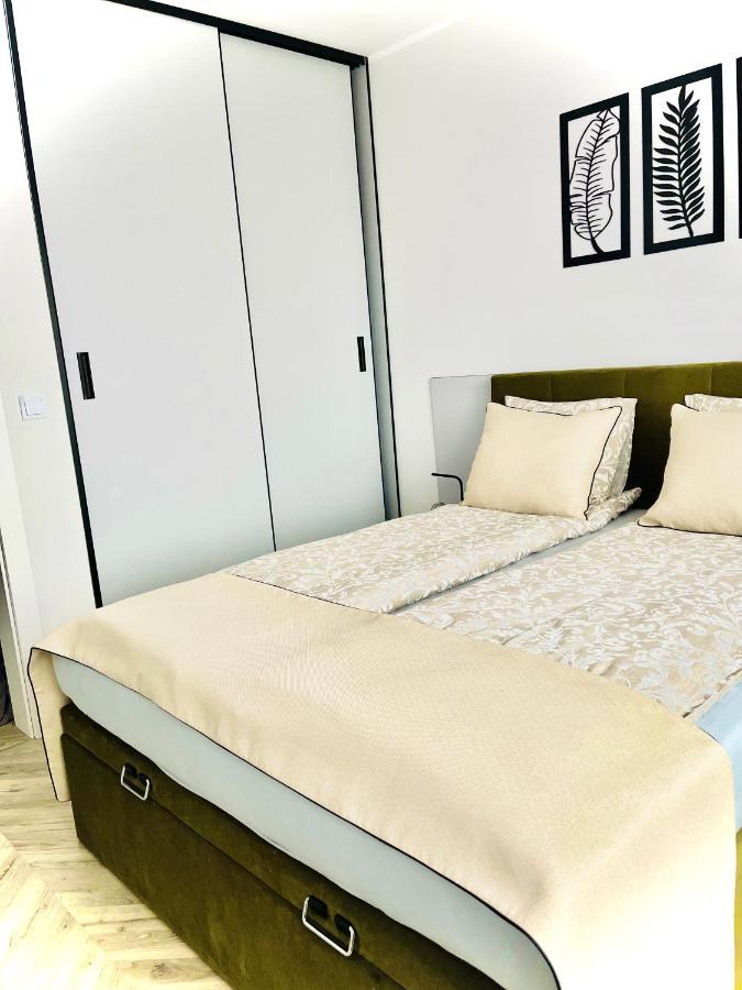 Apartcentrum-Charlotte -Parking-Air Conditioning Boleslawiec  Exteriör bild